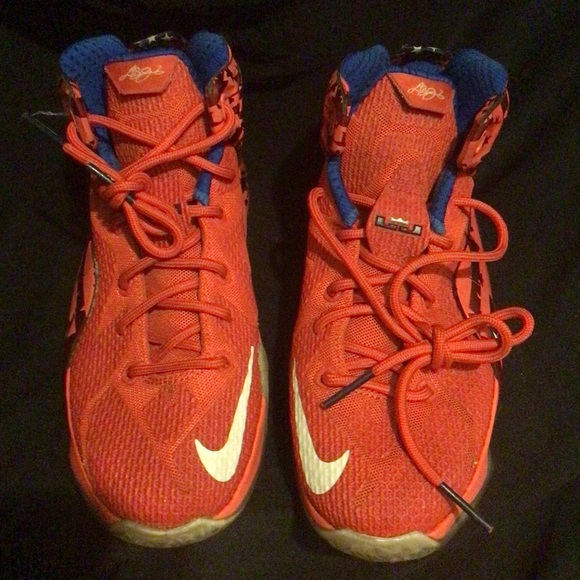 Youth Nike lebron shoes - Picture 1 of 9